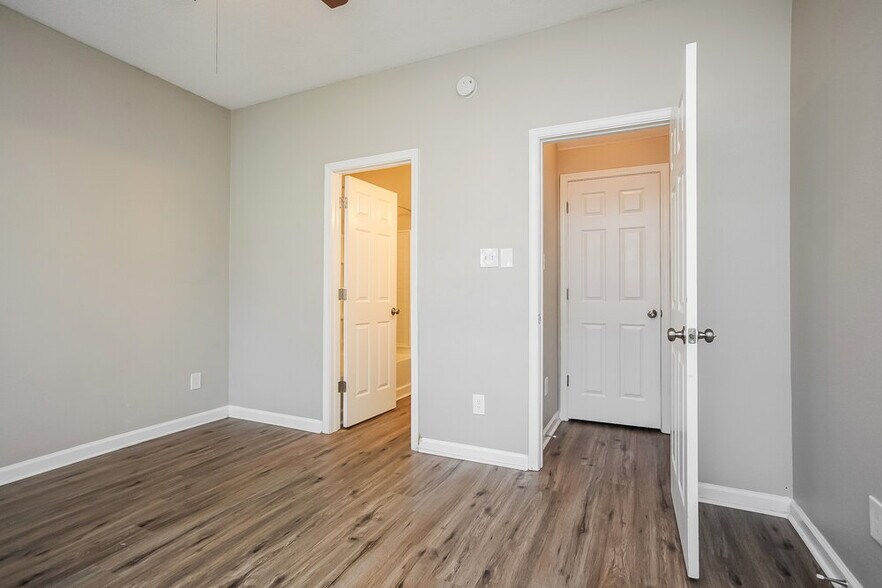 Building Photo - 9864 White Poplar Dr