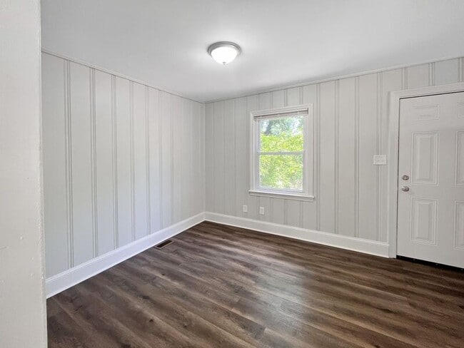 Building Photo - 4332 Welling Ave