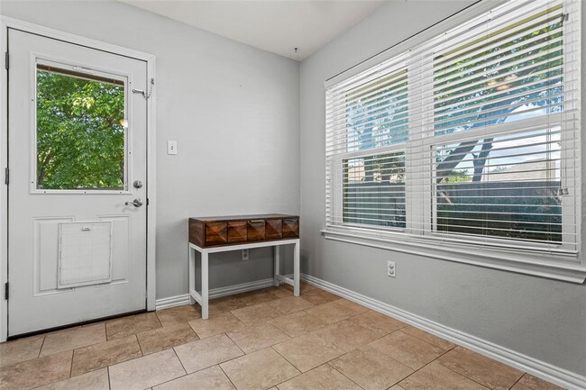 Building Photo - 1106 Lockridge-