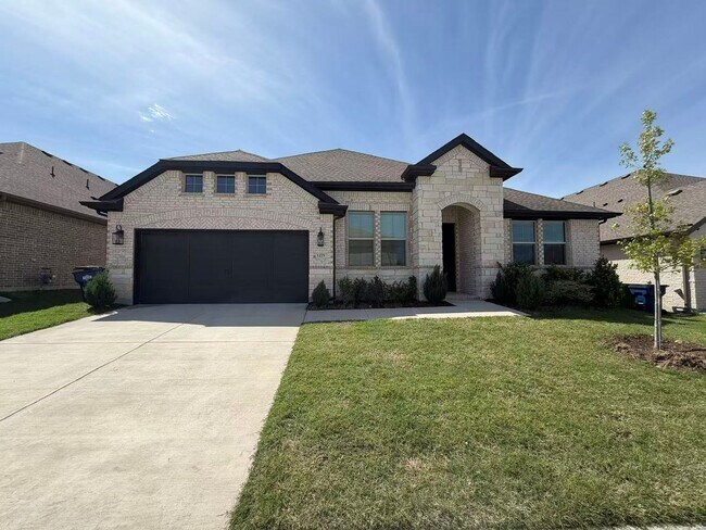 Building Photo - Move-in ready and like-new! Washer, dryer, and refrigerator Included.