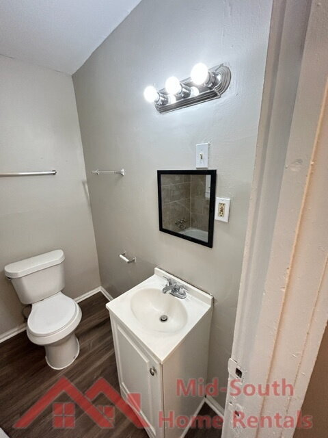 Building Photo - 253 Silverage Ave