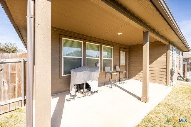 Building Photo - 860 Margay Lp