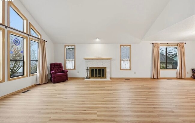 Building Photo - READY FOR MOVE IN NOW