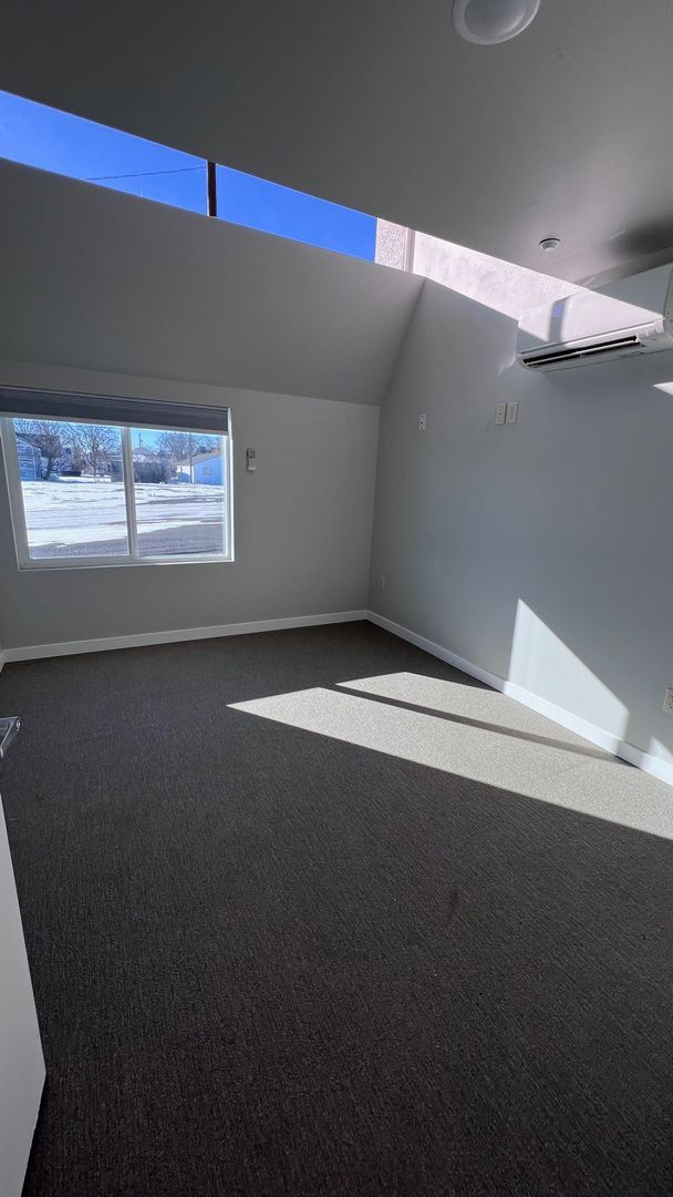 Building Photo - Half Off First Months Rent in Davenport!