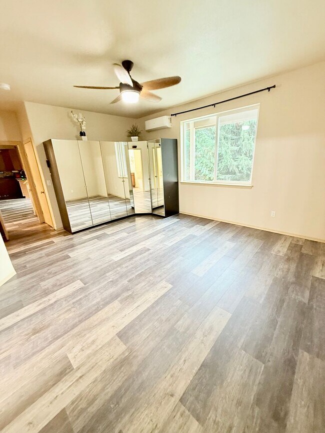 Building Photo - Beautiful house in Maple View Meadows.