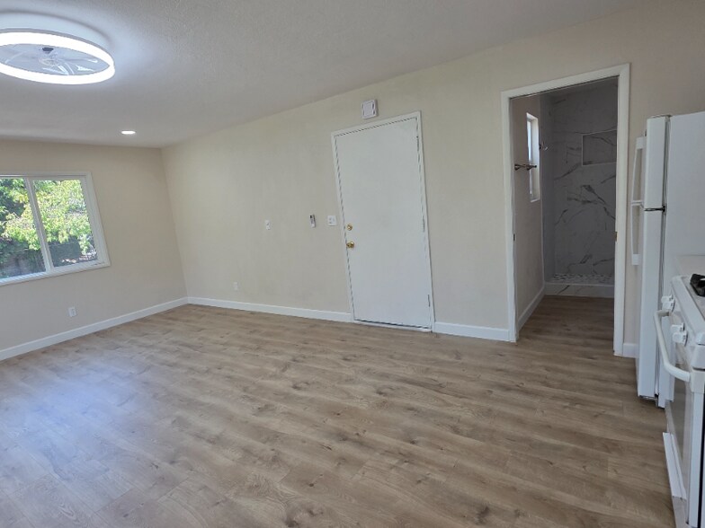 Building Photo - 24542 San Marcos Dr
