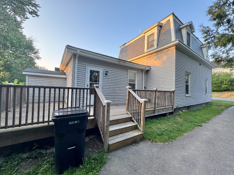 Building Photo - 246 Elm St