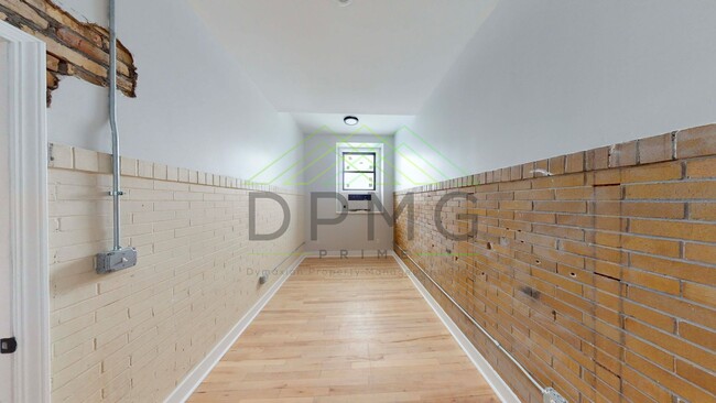 Building Photo - 1030 S Holmes St