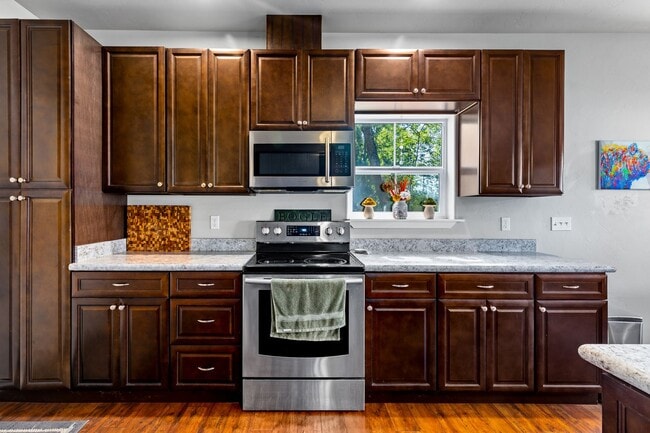 Building Photo - Beautiful & centrally located Whitefish Home
