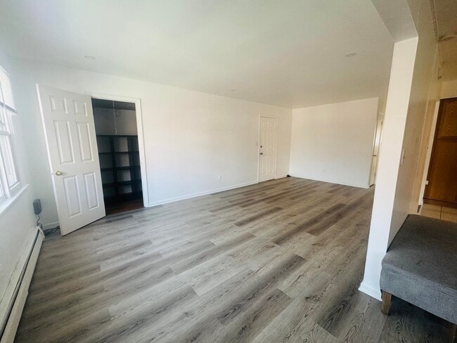 Building Photo - 121 Mallory Ave