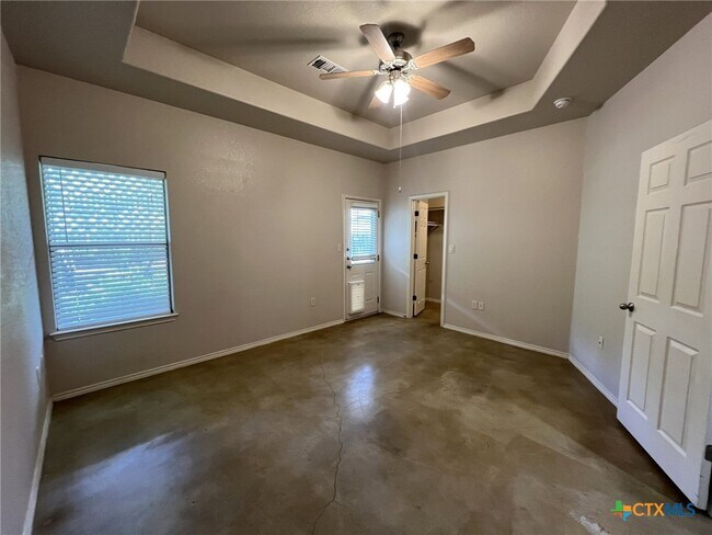Building Photo - 271 Rosalie Dr
