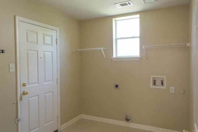 Building Photo - 340 Meadow Park