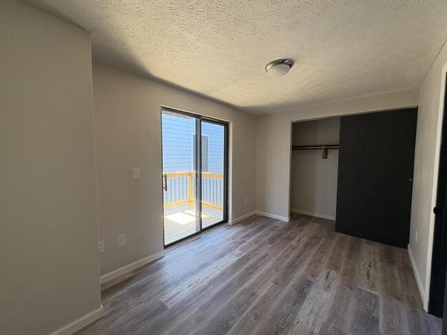 Building Photo - 124 W 9th Ave