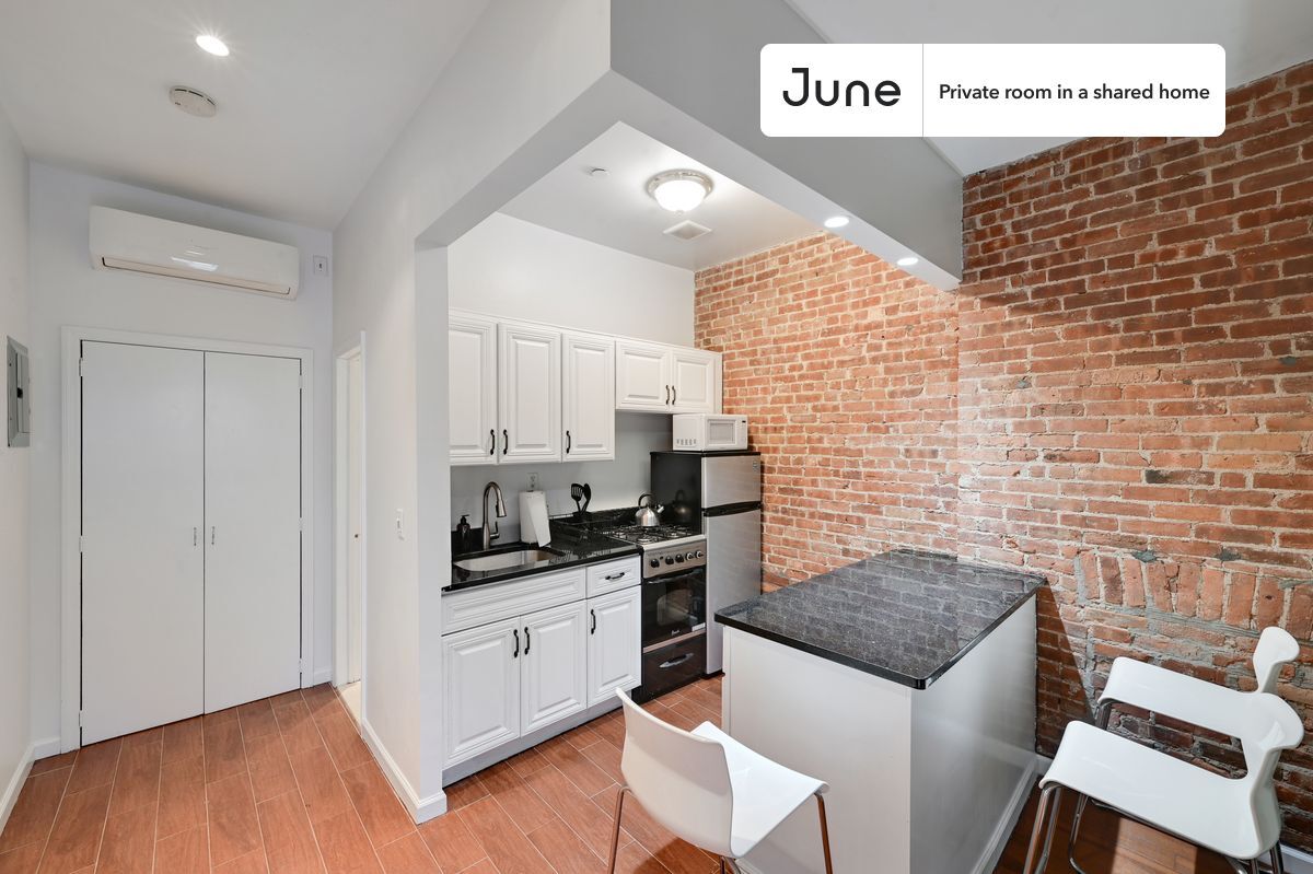 Building Photo - Private bedroom in 2 bed/1 bath Home