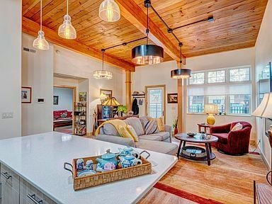 Building Photo - 1300 Burton St