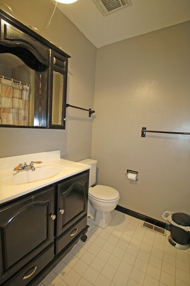 Building Photo - 1520 Sutter Dr