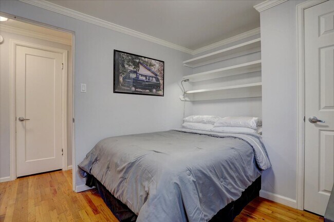 Building Photo - Completely Renovated & Fully Furnished 2Bed/1Bath/1 garage in Arvada!