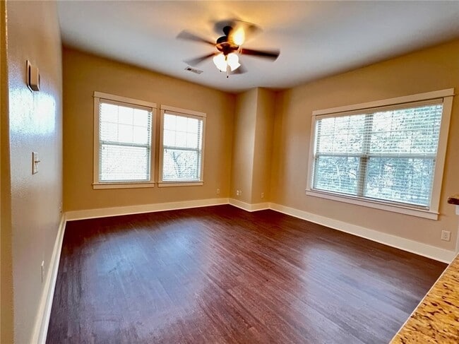 Building Photo - 3164 N Barnsbury Terrace