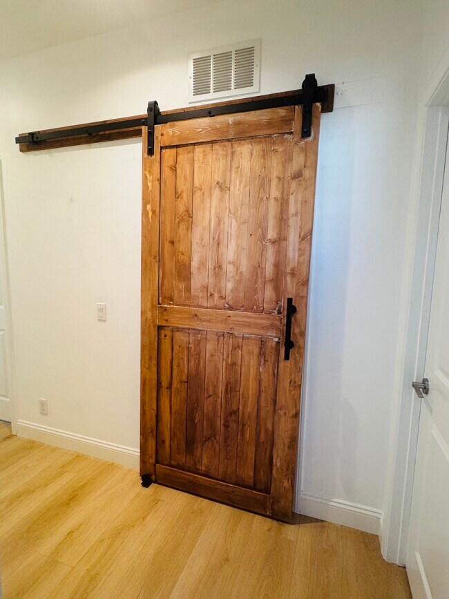 Building Photo - 113 Churchill