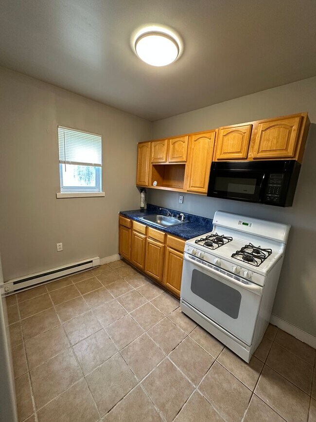 Building Photo - 412 E Walnut Ln