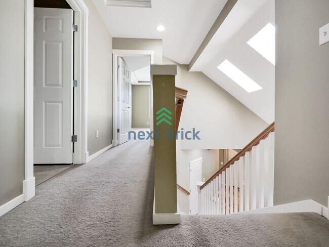 Building Photo - Rare 3 Bedroom 2.5 Bath Townhome for Rent!