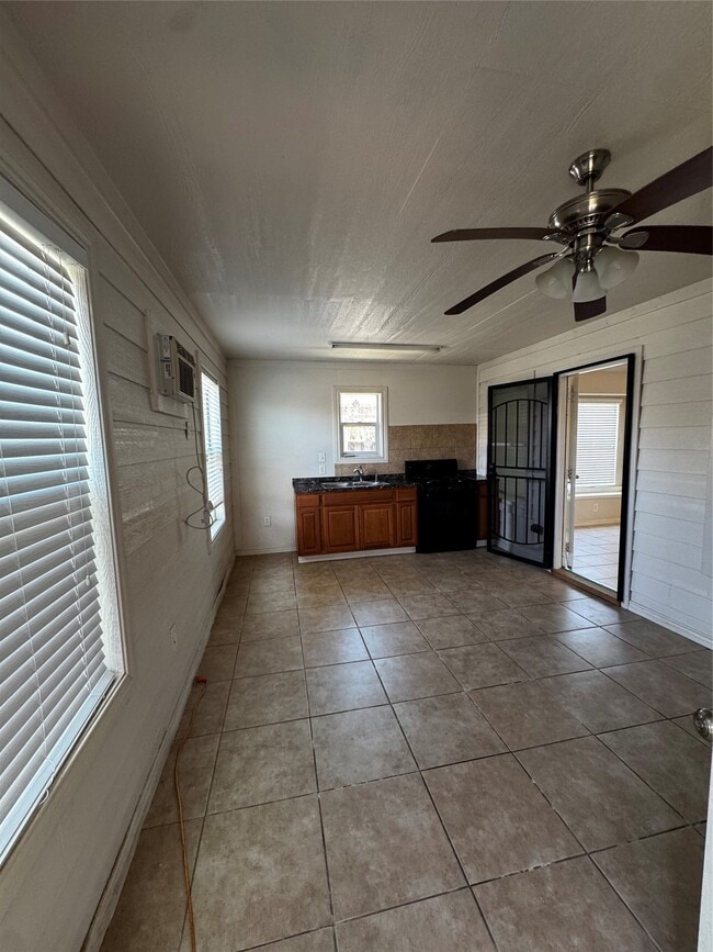 Building Photo - 9311 Camelia Crest Ln