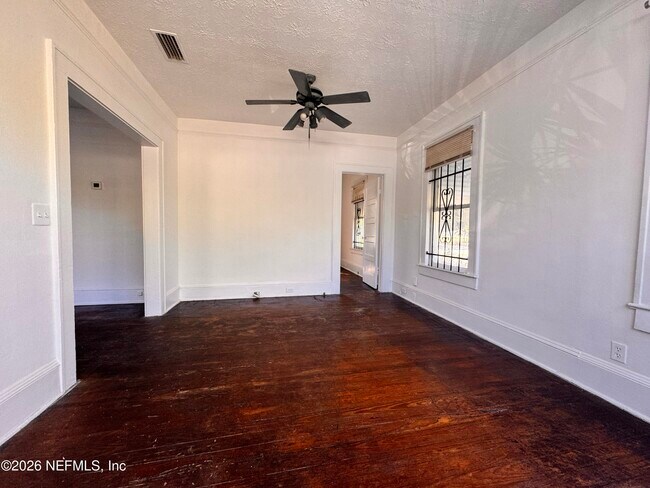 Building Photo - 3728 Silver St