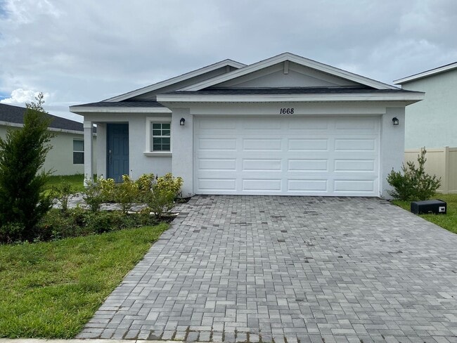 Primary Photo - 3 BED 2 BATH SINGLE STORY 3/2 HOME.