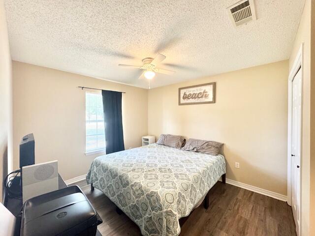 Building Photo - 422 Shoal Lake Dr