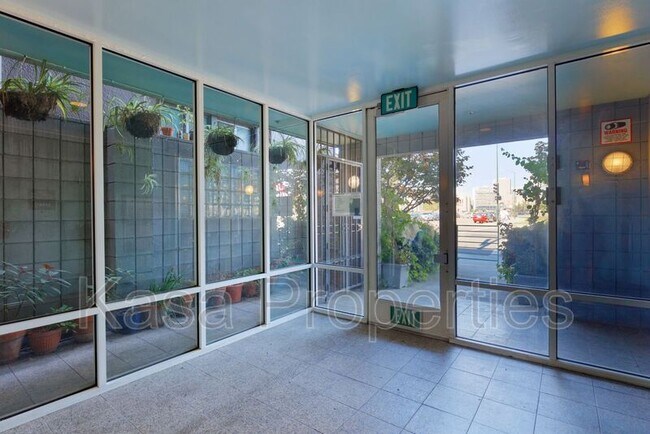 Building Photo - 1524 1st Ave