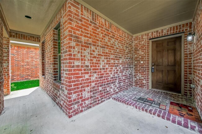 Building Photo - 16547 Lanesborough Dr
