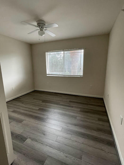 Building Photo - 211 SW Palm Dr