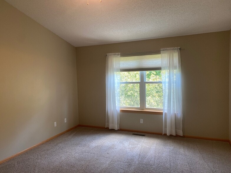 Building Photo - 7874 Garland Ln N