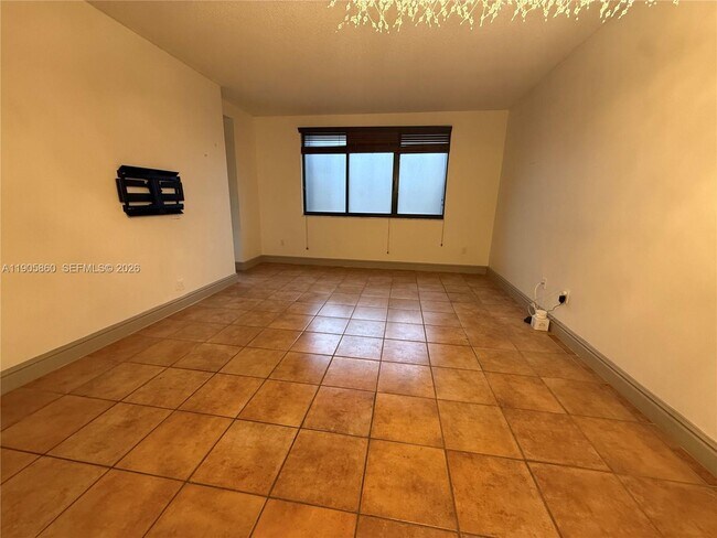 Building Photo - 540 Brickell Key Dr