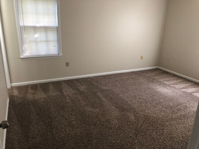 Building Photo - Wonderfully updated 3 bedroom 2 bath ranch...