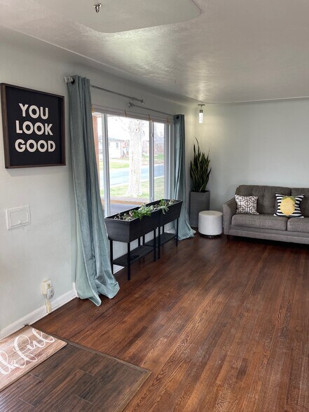 Primary Photo - 2210 Marshall St