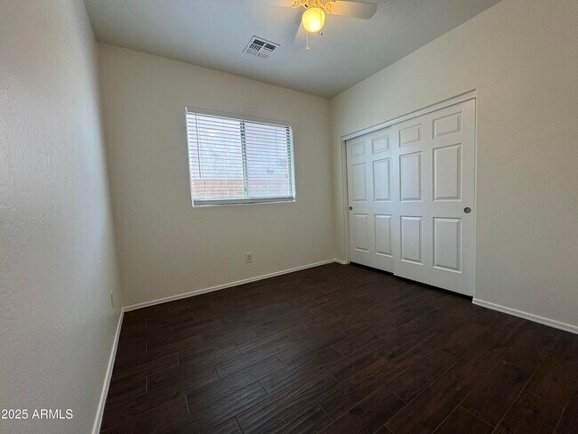 Building Photo - 6821 N 71st Dr