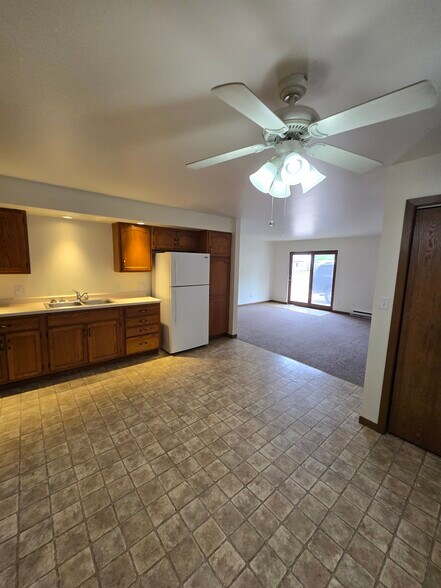 Building Photo - 1324 W Main St