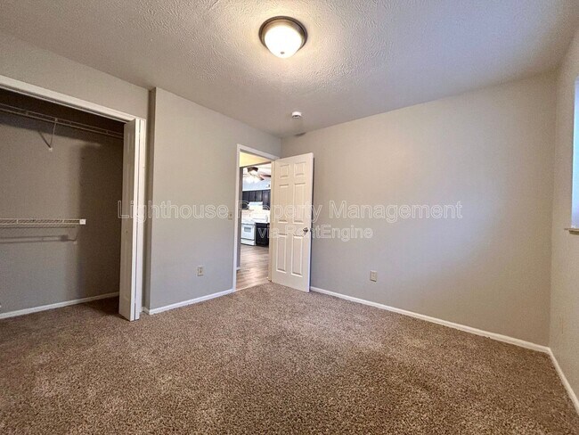 Building Photo - 2134 McKee Ave SW