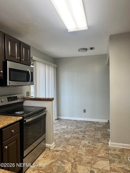 Building Photo - 8343 Westover Ct