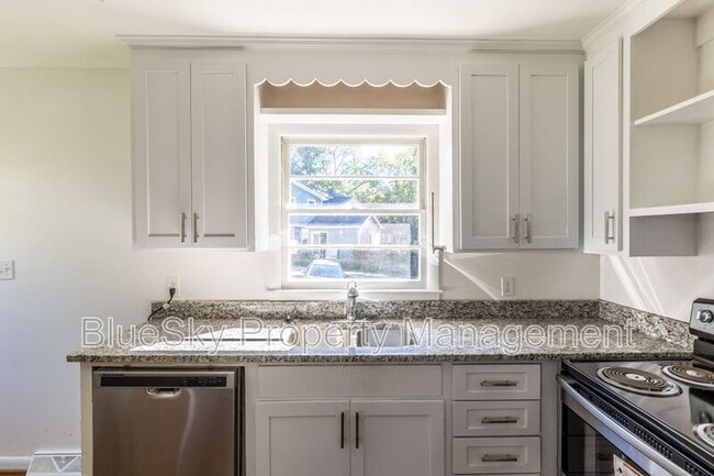 Building Photo - 104 Stratford Ct