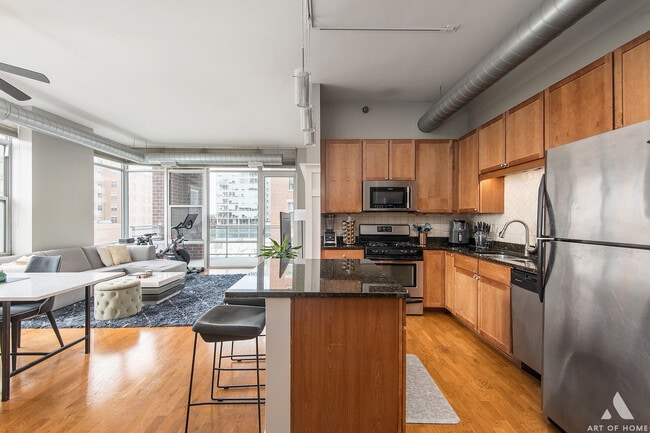 Building Photo - 901 W Madison St