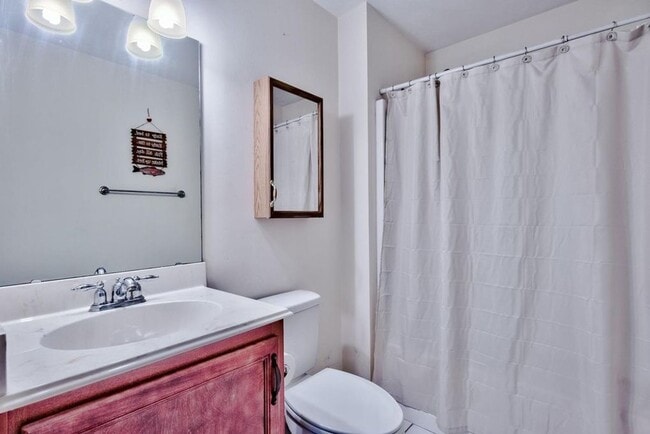 Building Photo - PRICE DROP!! Great 3-bedroom Florida cottage located in the heart of the Town of Santa Rosa