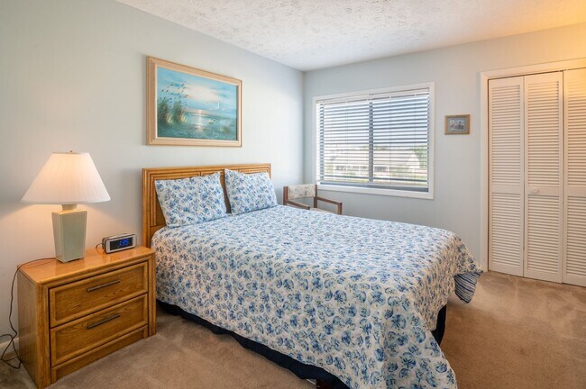 Building Photo - COZY AND QUAINT FURNISHED OFF-SEASON WINTER GETAWAY