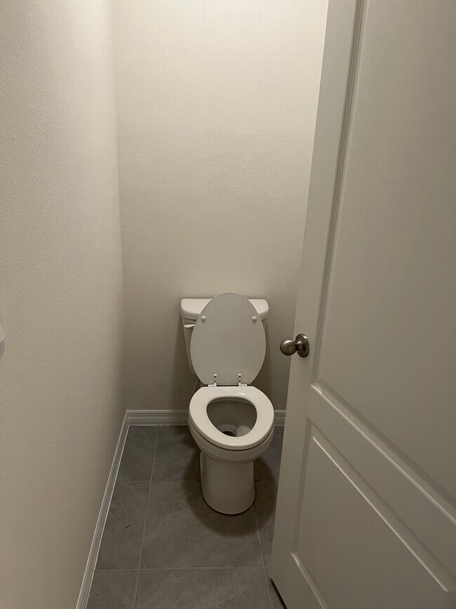 Building Photo - 2917 Canary Ln