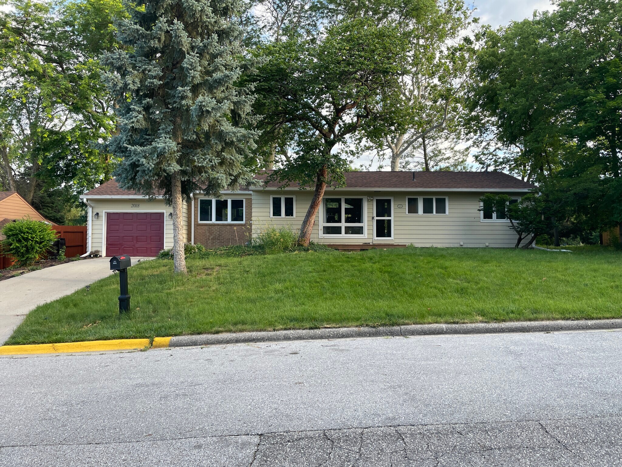Building Photo - 2018 Greenbriar Cir
