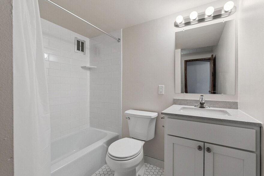 Building Photo - The Villa Apartments