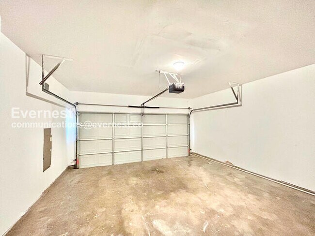 Building Photo - 152 Creek Cove Dr