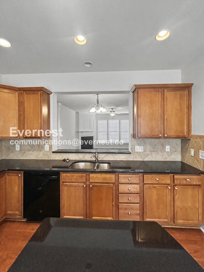 Building Photo - 8730 Macedonia Lake Dr