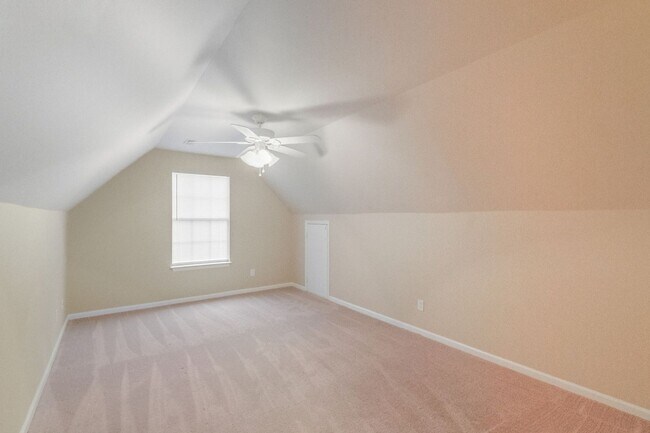 Building Photo - Charming 3BR House with Big bonus room ove...